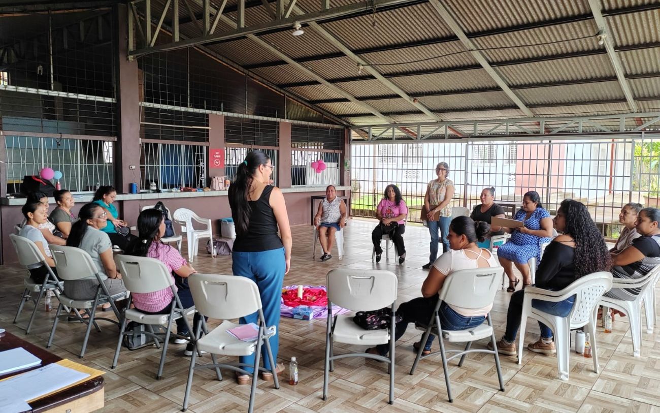 die EIRENE-Partnerorganisation CNM macht einen Workshop mit geflüchteten Nicaraguanerinnen