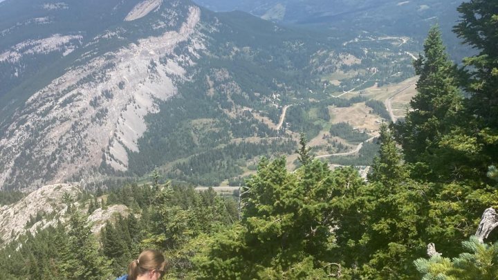 ehemalige Freiwillige Emma beim Wandern in Kanada